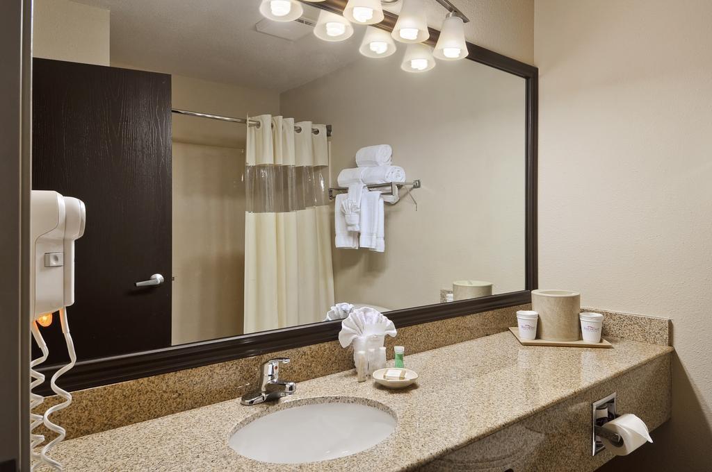 Baymont By Wyndham Dallas/ Love Field Phòng bức ảnh