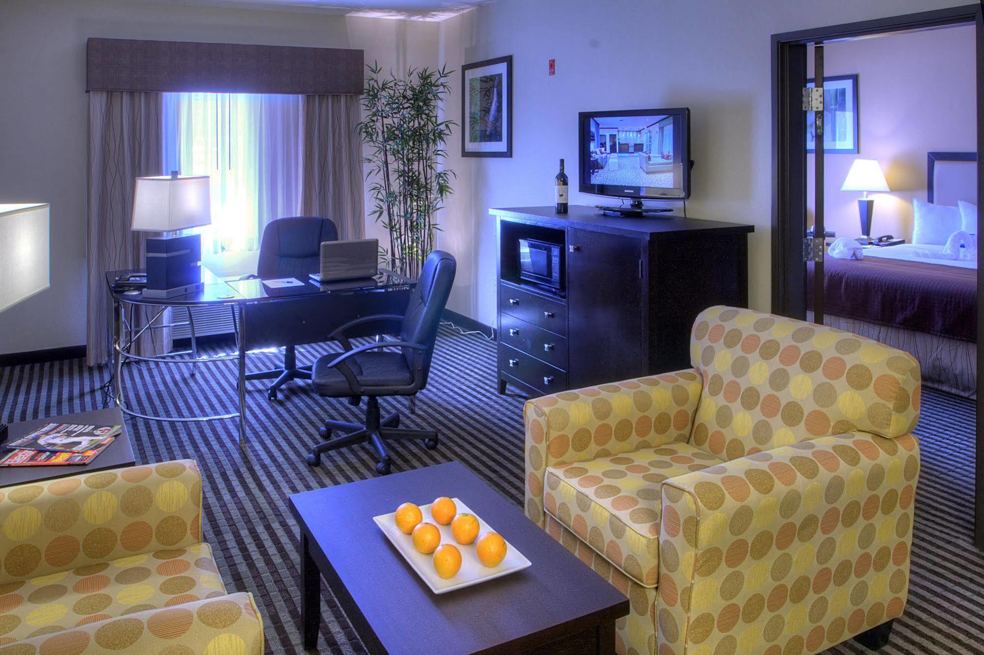 Baymont By Wyndham Dallas/ Love Field Ngoại thất bức ảnh